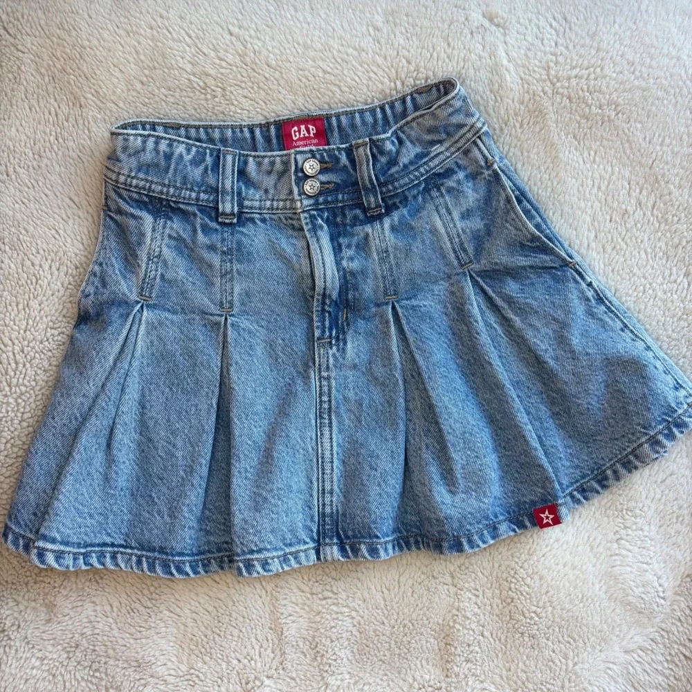 GAP x American Girl Girls Denim Pleated Mini Skirt Light Wash 7 Adjustable Waist